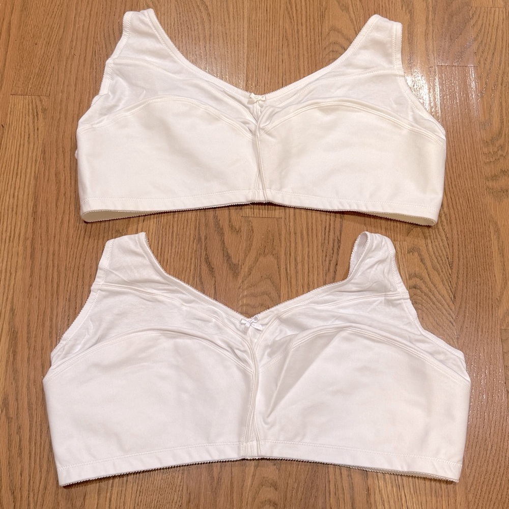 NWOT Set of 2 ~ Woman’s Comfort Choice White & Off White Wireless Bras ~ 50DD
